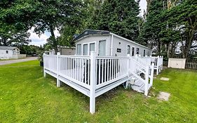 Lovely 6 Berth Caravan With Wi-Fi At Weeley Bridge In Essex Ref 69015R